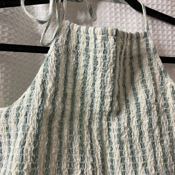 NWOT AEO Smocked Halter Top - Picture 3 of 4